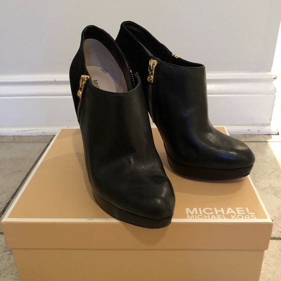 Michael Kors size 10 booties - Picture 2 of 5